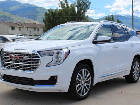 Used 2024 GMC Terrain Denali w/ Denali Premium Package AWD/4WD image 31