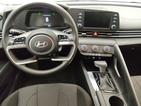 Used 2025 Hyundai Elantra SE FWD image 22