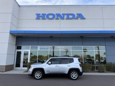 Used 2019 Jeep Renegade Latitude w/ UConnect 8.4 Nav Group image 9