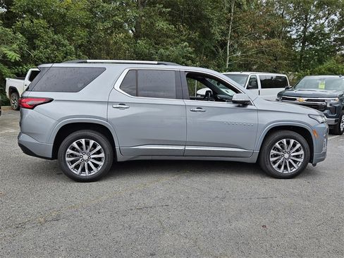 Certified 2023 Chevrolet Traverse Premier image 12