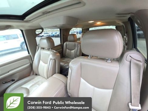 Used 2005 GMC Yukon XL Denali image 29