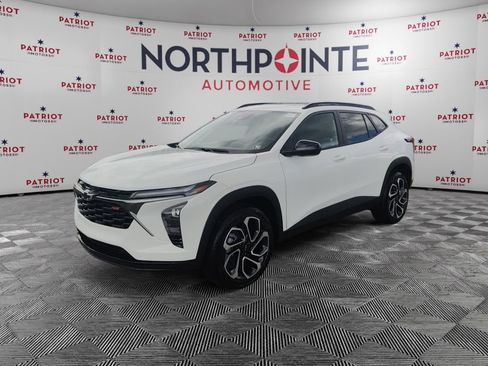 New 2025 Chevrolet Trax RS w/ Sunroof Package image 2