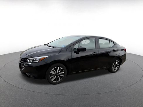 Used 2025 Nissan Versa SV image 8