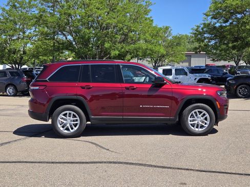 Used 2026 Jeep Grand Cherokee Laredo X AWD/4WD image 2