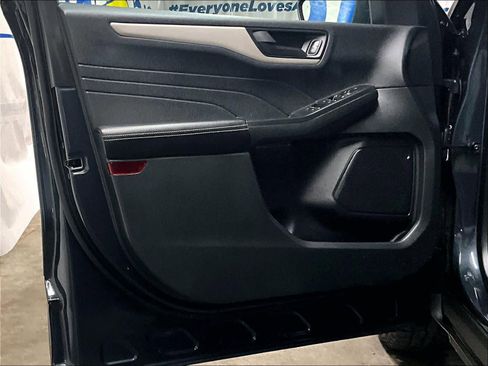 Used 2022 Ford Escape SE w/ Cold Weather Package image 9