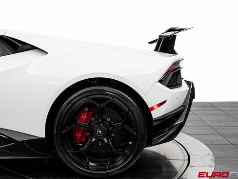Used 2018 Lamborghini Huracan Performante image 17