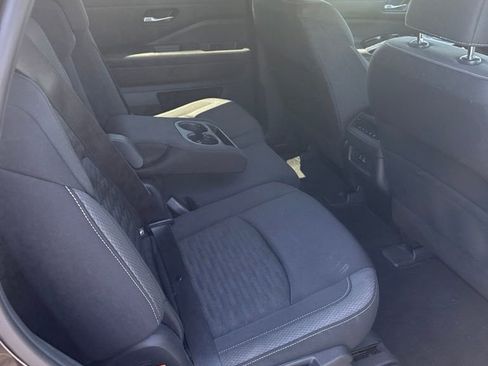 Used 2022 Nissan Pathfinder SV FWD image 6