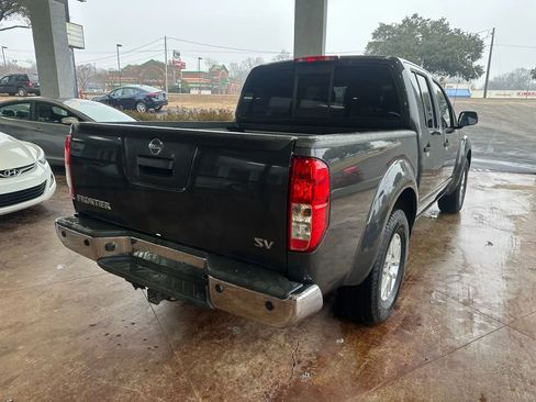 Used 2015 Nissan Frontier SV image 6