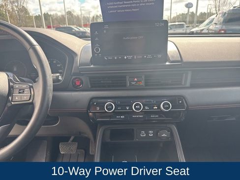 Used 2023 Honda Pilot TrailSport image 18