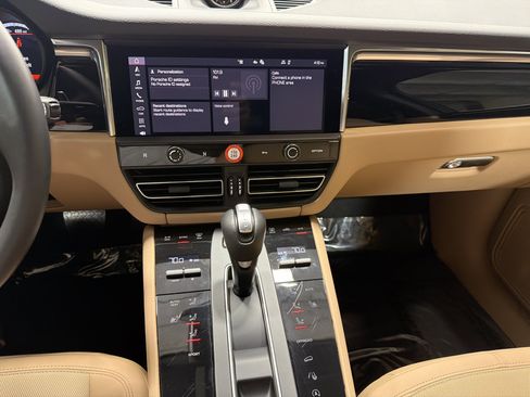 Certified 2026 Porsche Macan AWD/4WD image 20