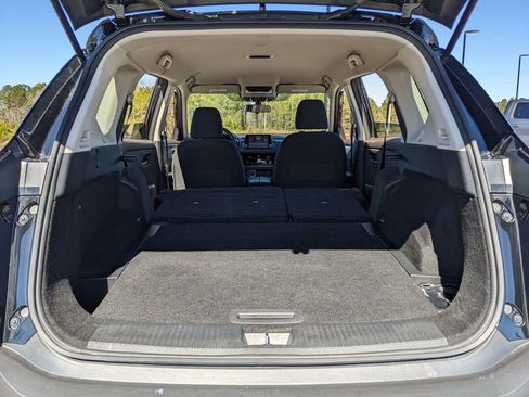 Used 2023 Nissan Rogue SV image 41