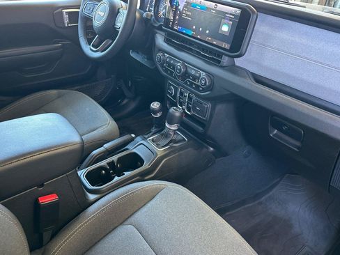 Certified 2025 Jeep Gladiator Sport AWD/4WD image 15