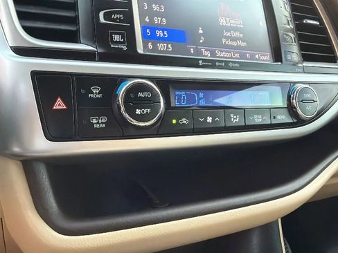 Used 2016 Toyota Highlander Limited Platinum image 10