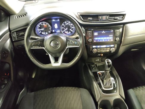 Used 2019 Nissan Rogue SV w/ Premium Package image 22