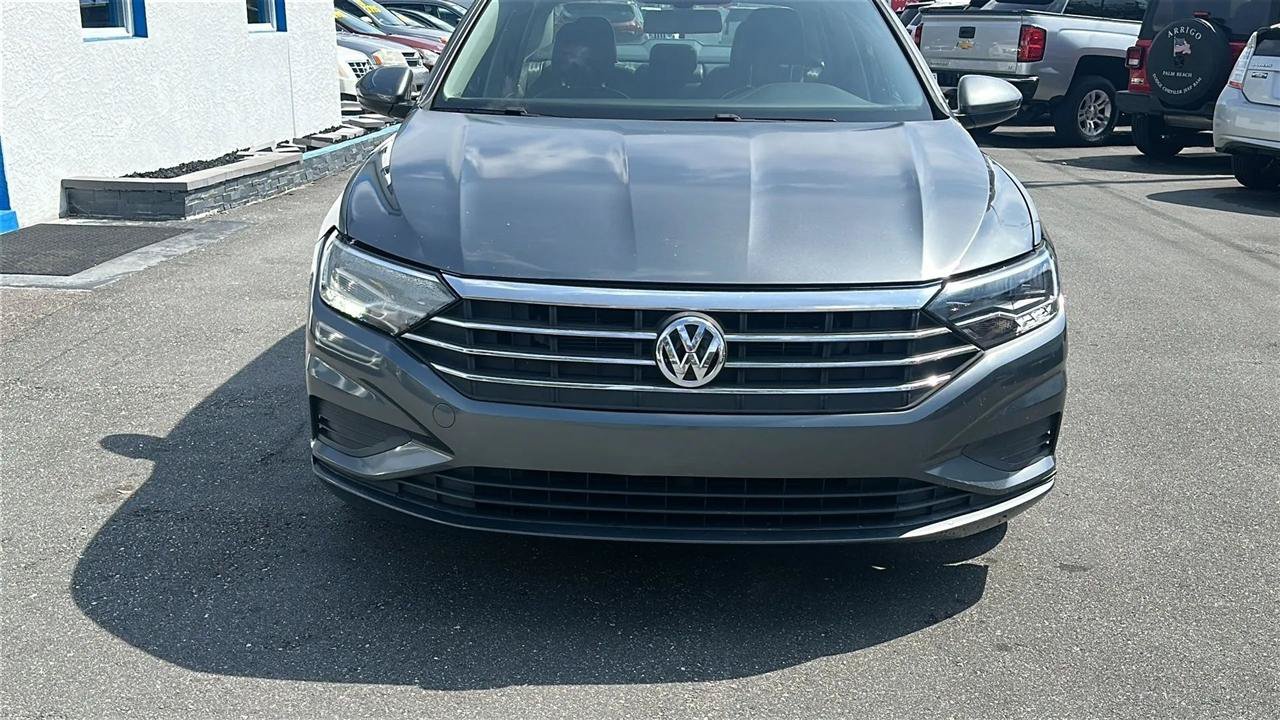 Used 2021 Volkswagen Jetta SE w/ SE Cold Weather Package FWD image 4