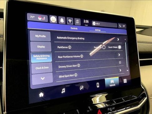 Used 2025 Jeep Compass Limited image 35