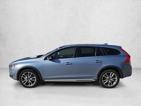 Used 2018 Volvo V60 T5 Cross Country w/ Convenience Package image 9