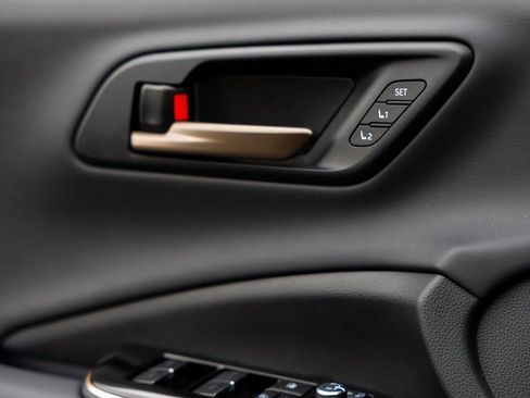 Used 2025 Toyota Crown Platinum image 26