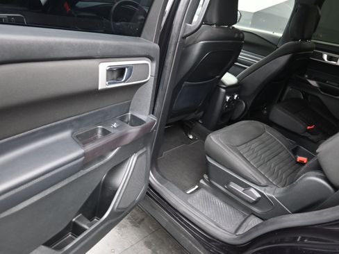 Used 2020 Ford Explorer XLT w/ Class III Trailer Tow Package image 19