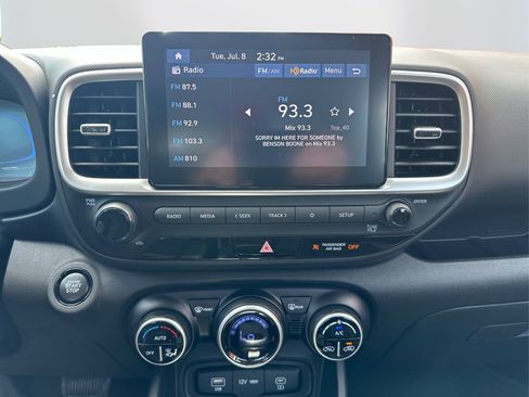 Used 2025 Hyundai Venue SEL image 10