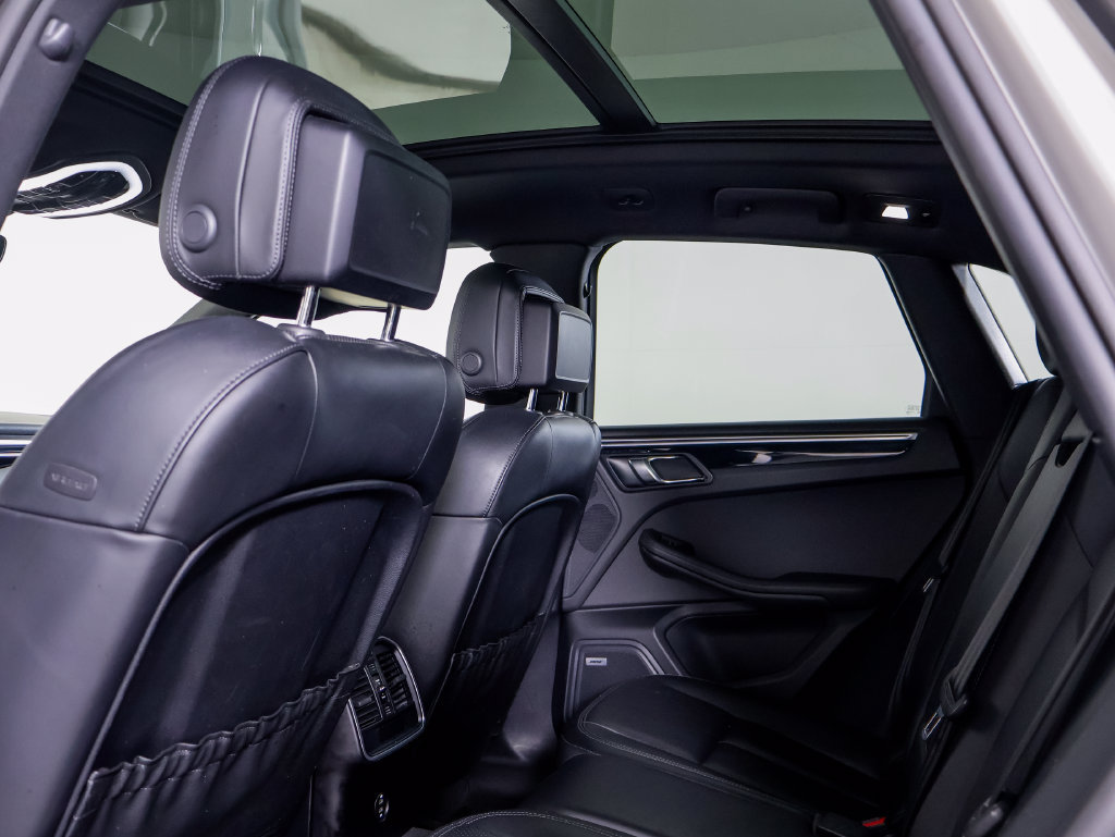 Certified 2021 Porsche Macan S AWD/4WD image 7