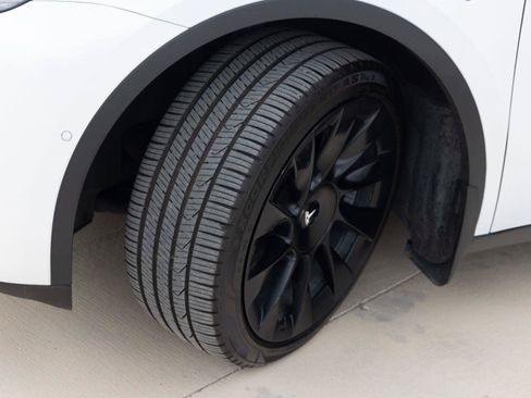 Used 2020 Tesla Model Y Long Range AWD/4WD image 5