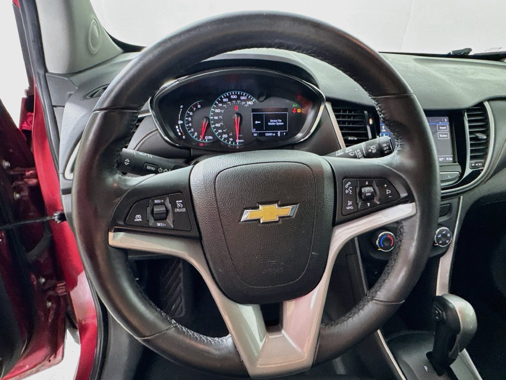 Used 2018 Chevrolet Trax LT w/ LT Convenience Package FWD image 11