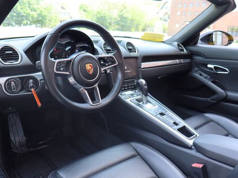 Used 2019 Porsche 718 Boxster RWD image 11