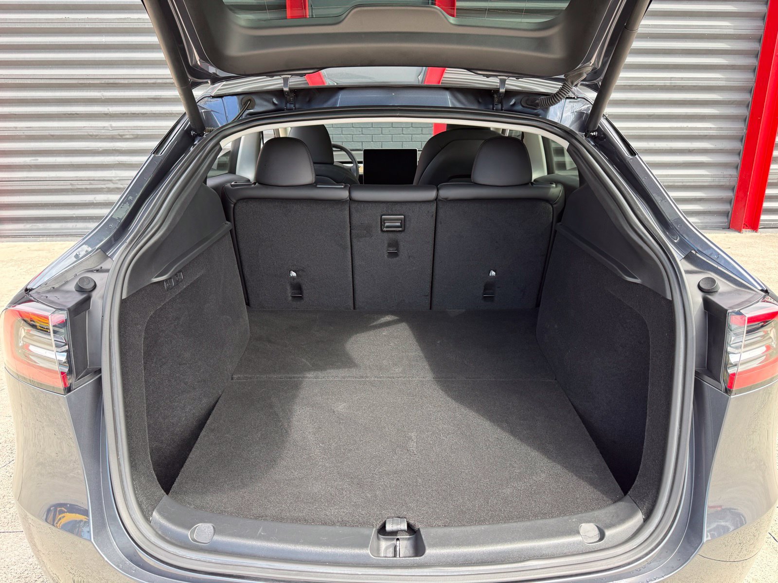 Used 2023 Tesla Model Y 2WD image 21