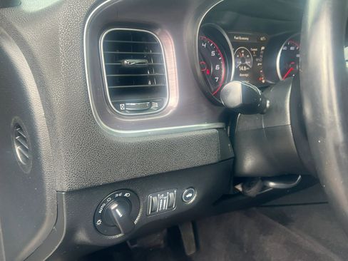 Used 2018 Dodge Charger SXT RWD image 13