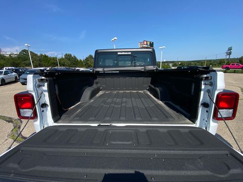 Used 2023 Jeep Gladiator Sport AWD/4WD image 11