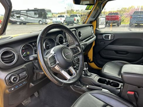 Used 2021 Jeep Wrangler Unlimited Sahara w/ Dual Top Group AWD/4WD image 24