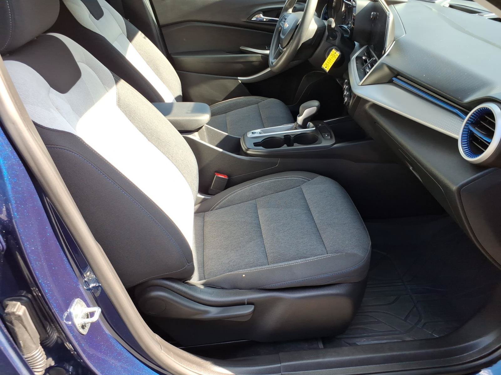 Used 2024 Chevrolet Trax LS w/ LS Convenience Package FWD image 8