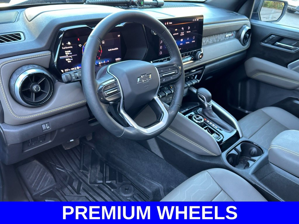 Used 2025 Chevrolet Colorado ZR2 w/ Midnight Edition AWD/4WD image 17