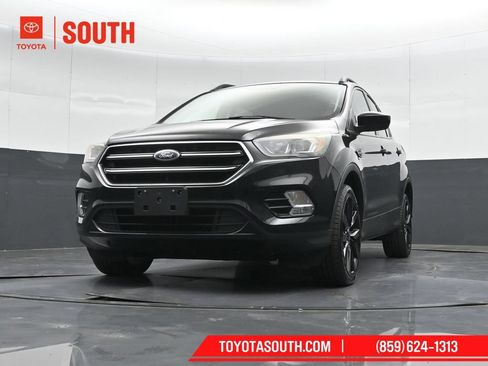 Used 2017 Ford Escape SE w/ Equipment Group 201A AWD/4WD image 38