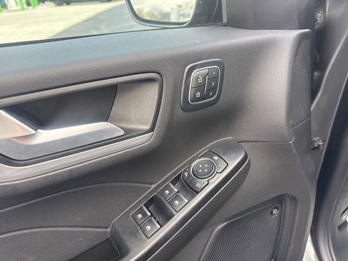 Used 2025 Ford Escape SE image 21