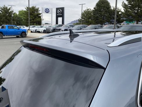 Used 2023 Volkswagen Tiguan SEL R-Line image 18