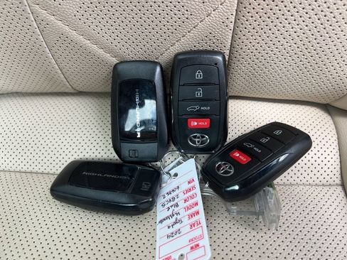 Used 2024 Toyota Highlander Platinum AWD/4WD image 33