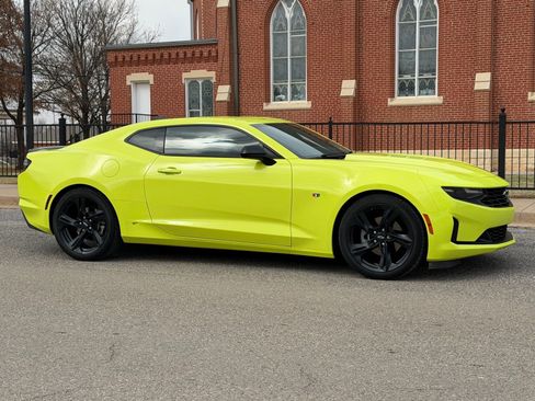 Used 2020 Chevrolet Camaro LT image 2