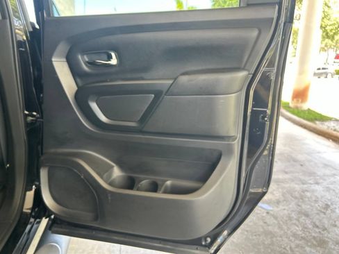 Used 2018 Nissan Titan SV w/ SV Convenience Package AWD/4WD image 35