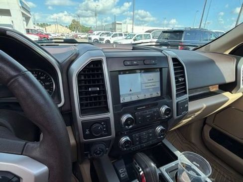 Used 2018 Ford F150 Lariat w/ Equipment Group 502A Luxury AWD/4WD image 9