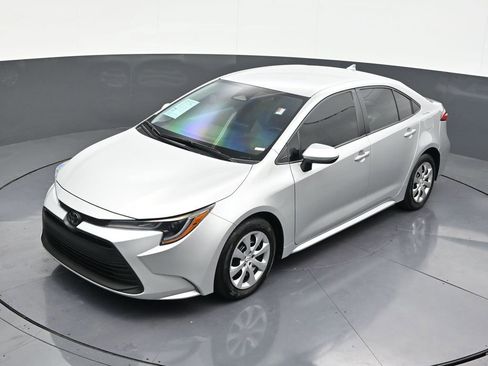 Used 2025 Toyota Corolla LE w/ Convenience Package image 15