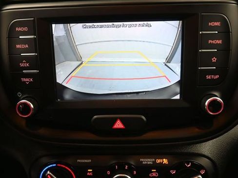 Used 2021 Kia Soul LX FWD image 3
