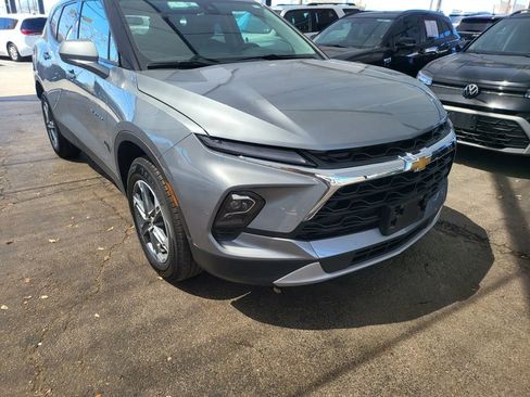 Used 2025 Chevrolet Blazer LT image 3