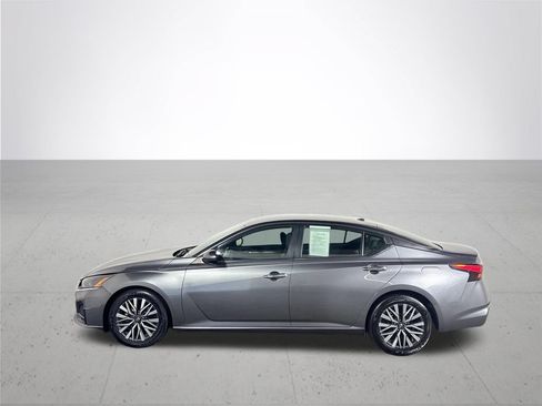Used 2023 Nissan Altima 2.5 SV FWD image 9