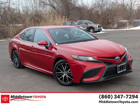 Certified 2023 Toyota Camry SE image 1