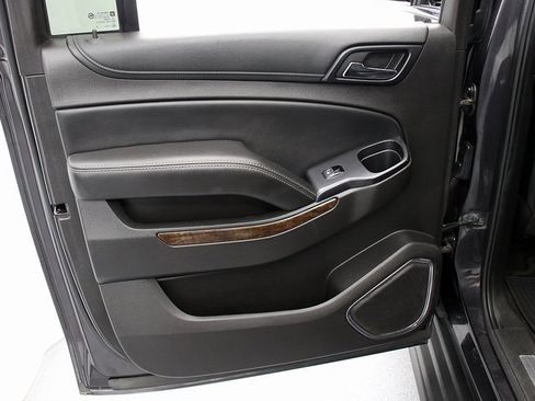Used 2016 Chevrolet Suburban LT image 29