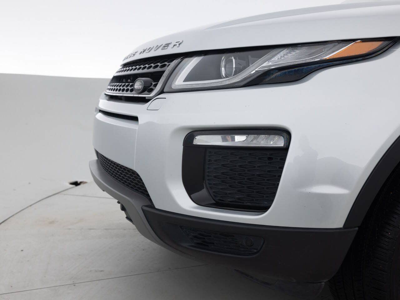 Used 2017 Land Rover Range Rover Evoque SE AWD/4WD image 15