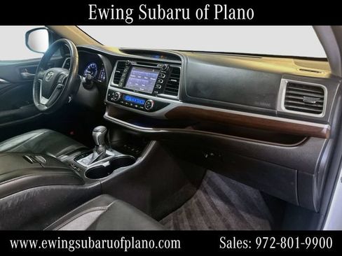 Used 2015 Toyota Highlander Limited Platinum AWD/4WD image 32