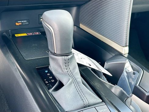 New 2025 Toyota Camry SE w/ Convenience Package FWD image 17